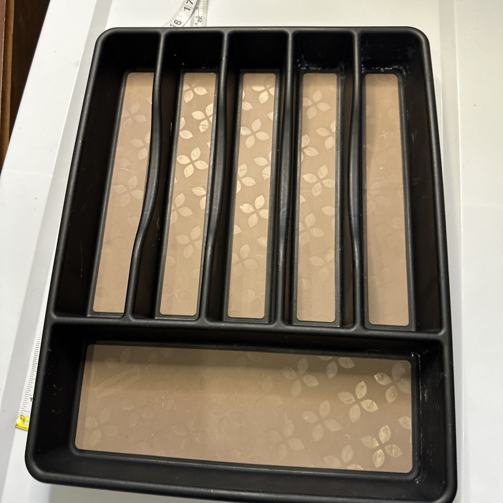 Rubbermaid No-Slip Large, Silverware Tray Organizer, Black with Brown.
